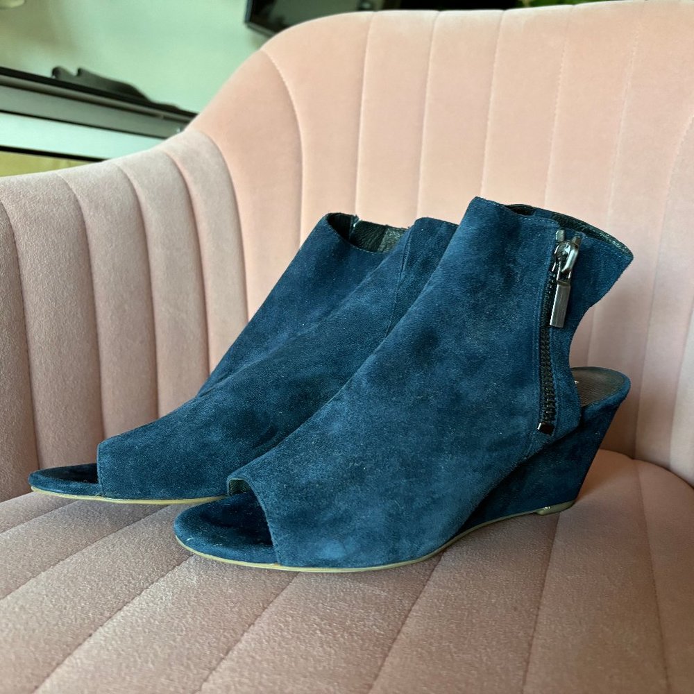 Navy Suede Kenneth Cole Open Toe Ankle Zipper Shoe - 8